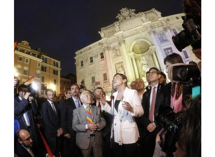 Unioni civili, la Boschi festeggia con gli Lgbt